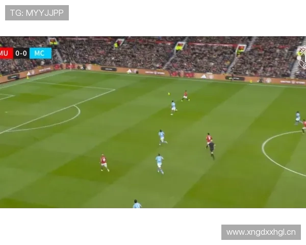 曼联边路打不开、中路受限,空间利用问题逐步反映对赛季表现造成影响 曼联边路打不开、中路受限,空间利用问题逐步反映对赛季表现造成影响