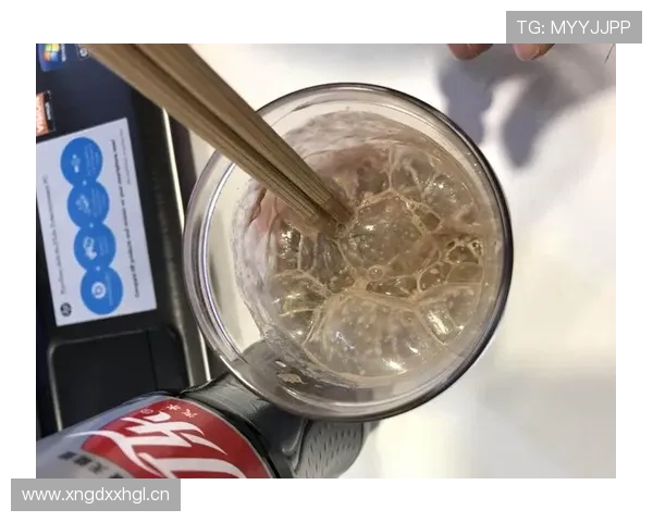 覃海洋家的冰箱里居然塞满了蛋白粉，连饮料都得放门口？